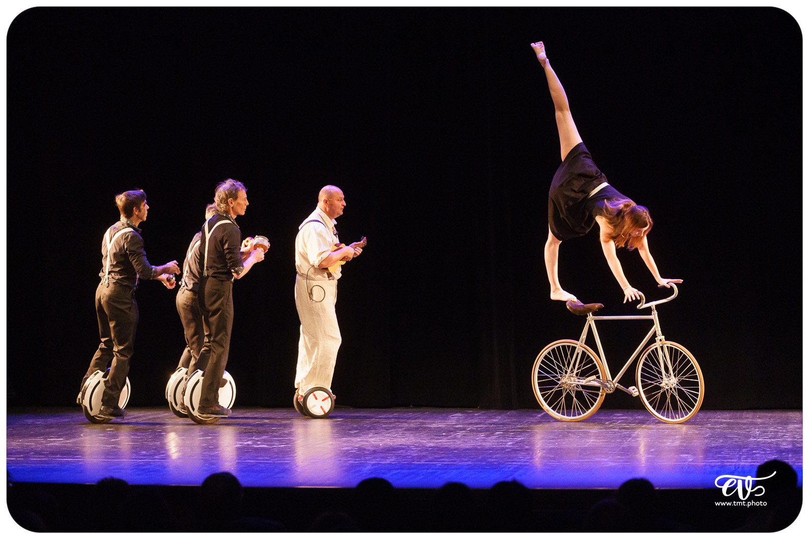 ExCENTRIQUES (CIE LES ACROSTICHES)